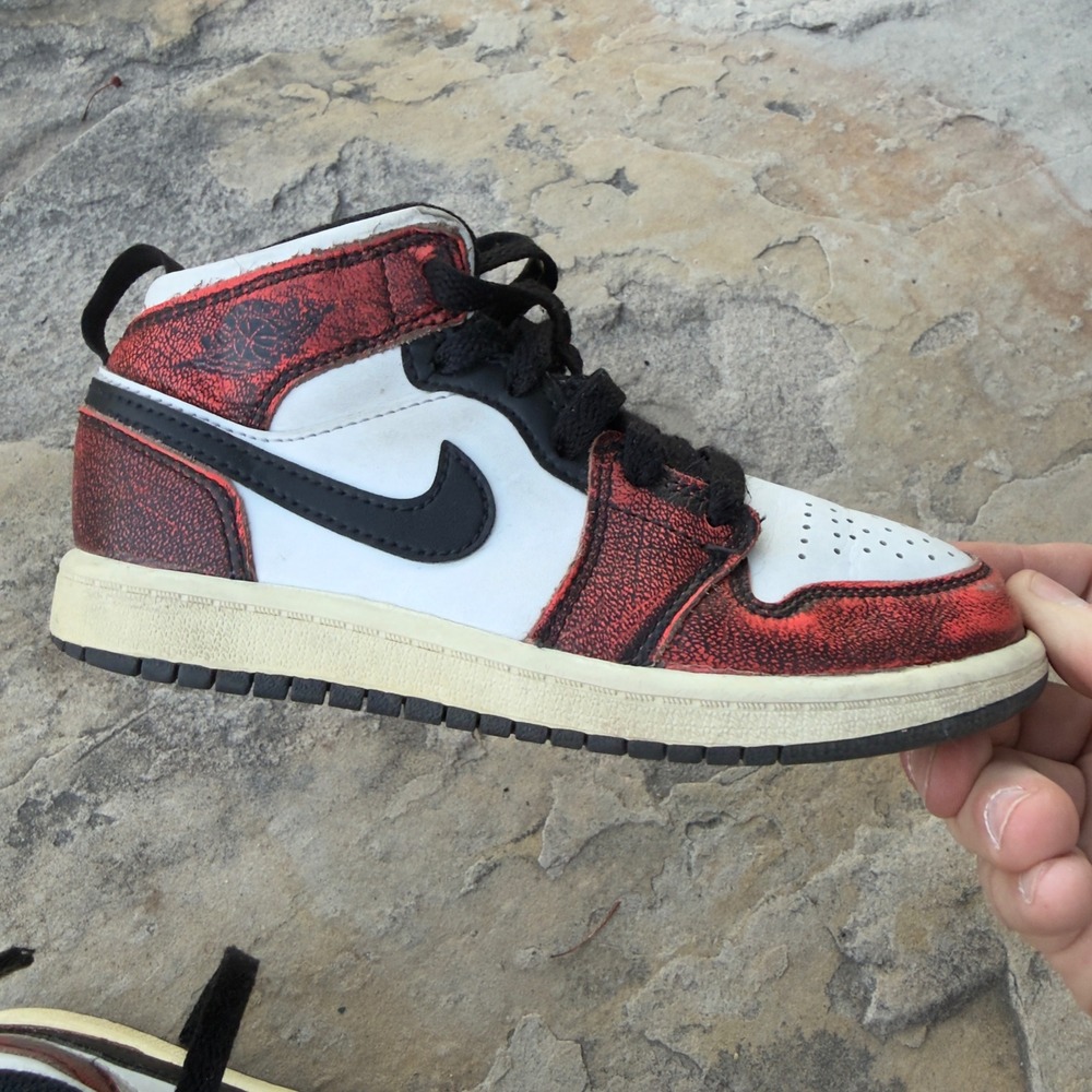 Nike Air Jordan Retro 1 Mid SE GS Toddler Shoes Size 13C Black Infrared - Picture 5 of 10